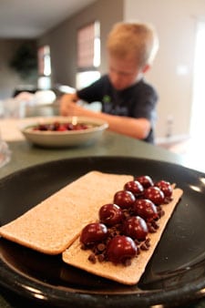 Grilled Chocolate and Cherries - step 3