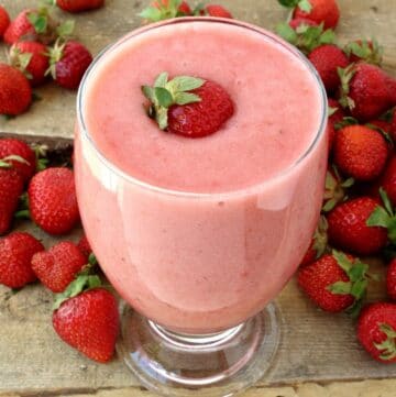 Strawberry banana smoothie in glass