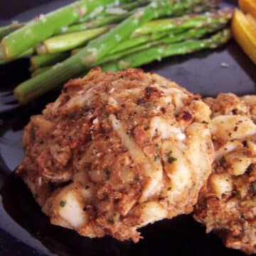 baked maryland crab cakes featured