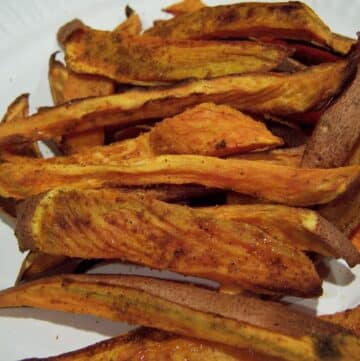 crispy curry baked sweet potato fries featured