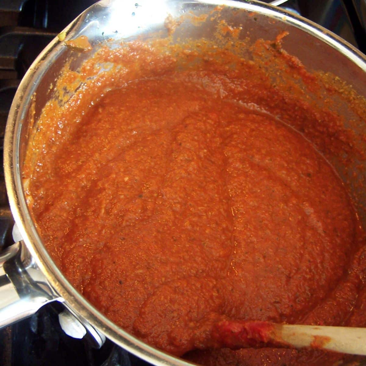 homemade pizza sauce featured
