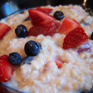 creamy berry oatmeal featured