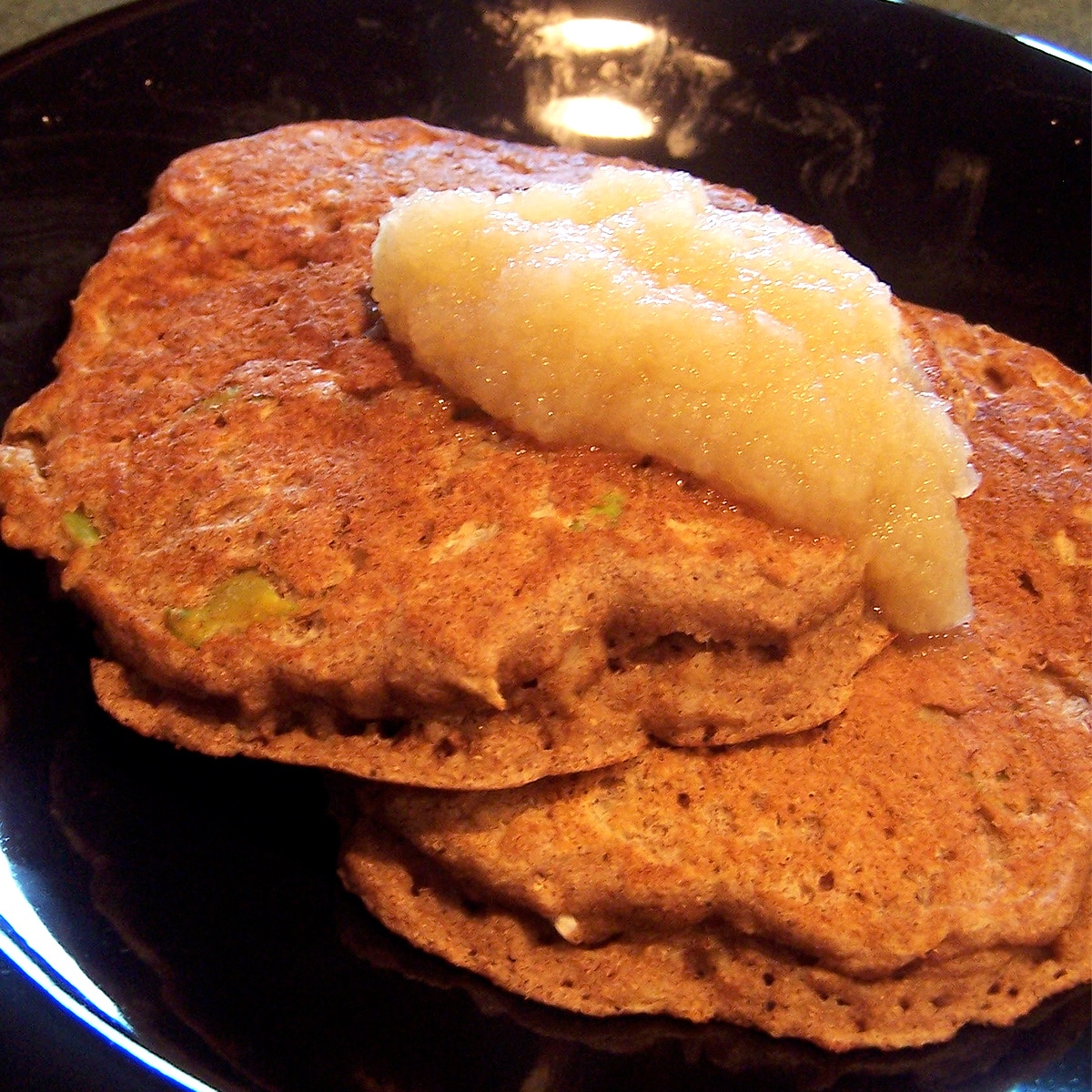 apple-cinnamon pancakes featured