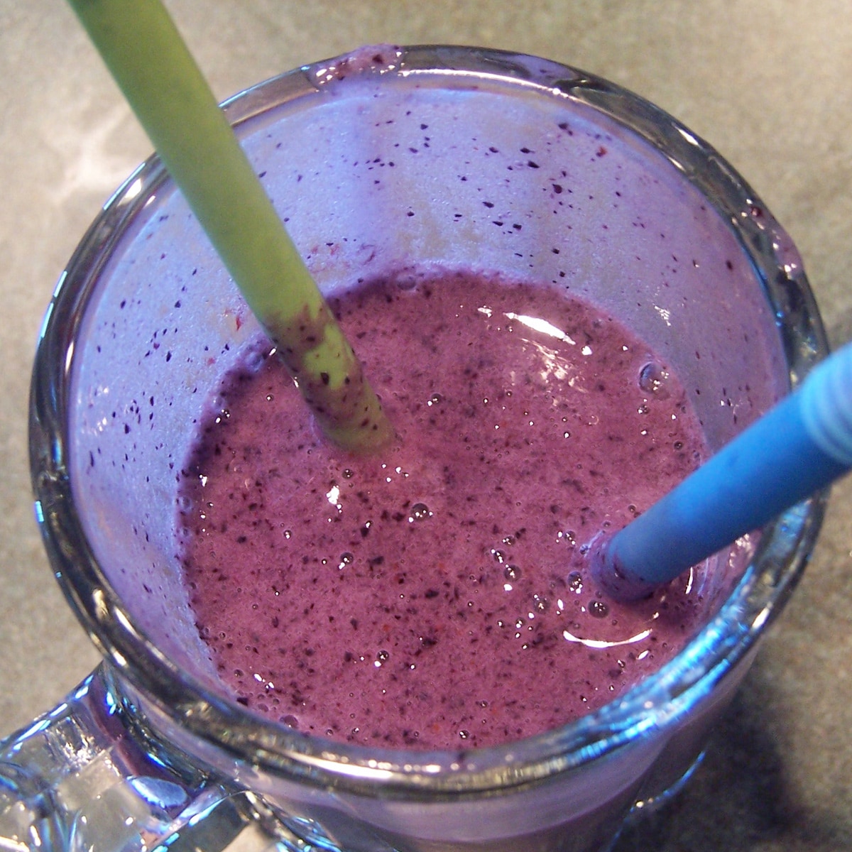 blueberry banana smoothie featured