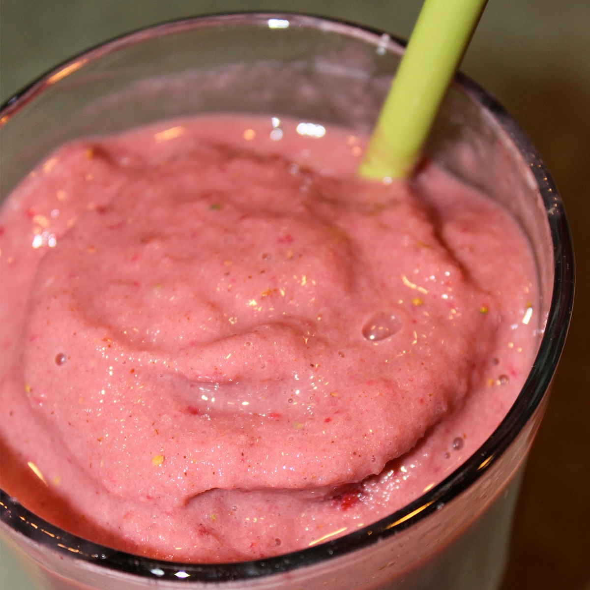 strawberry chocolate smoothie featured