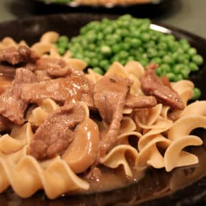 beef with mushrooms featured