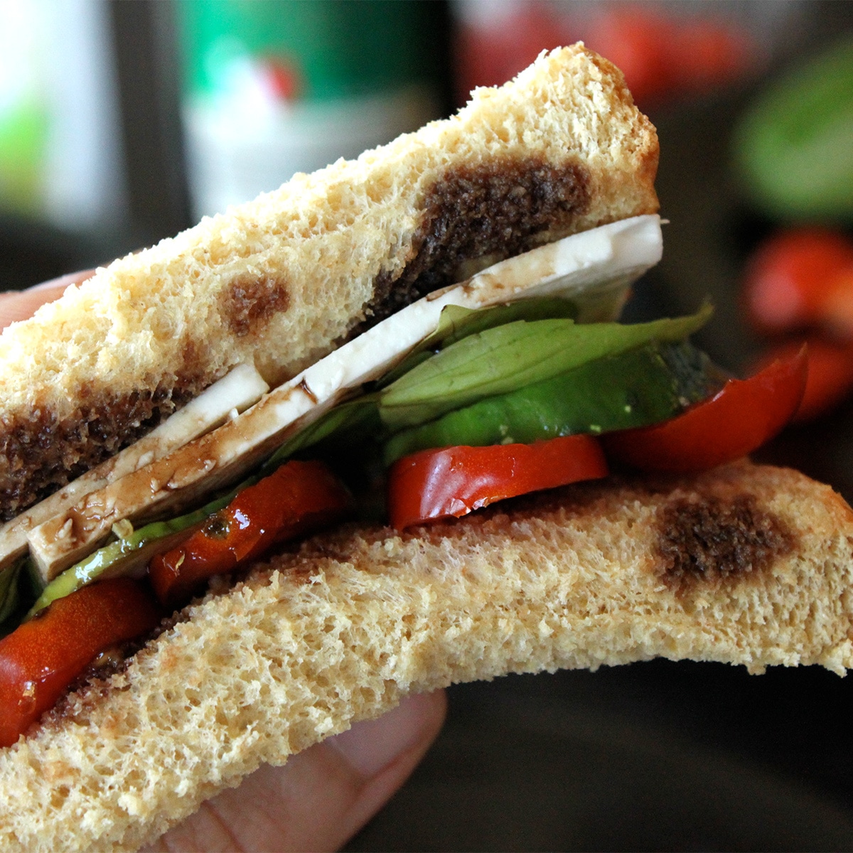 tomato and basil sandwich featured