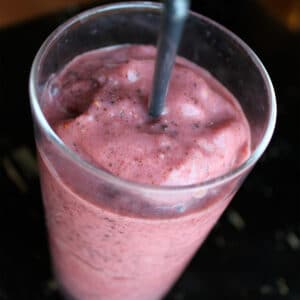 chocolate strawberry smoothie featured