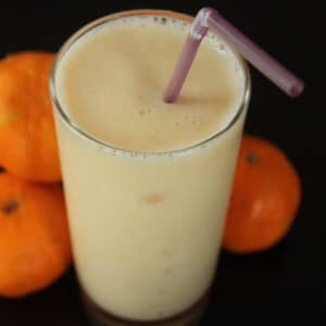 simple clementine smoothie featured