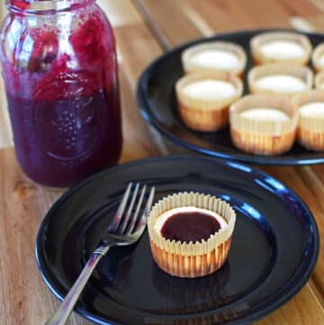 100-calorie cheesecake muffins featured