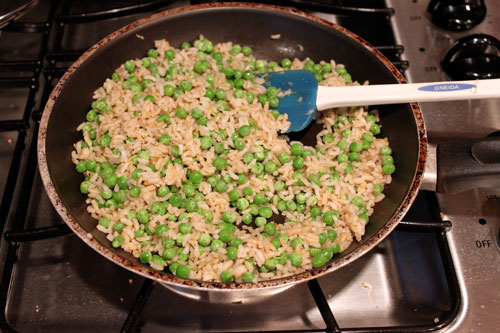 Oat Crusted bay Scallops with Peas and Brown Rice - the rice