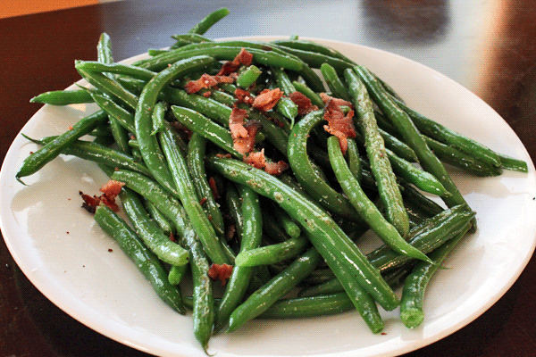 Final plate of green beans and bacon